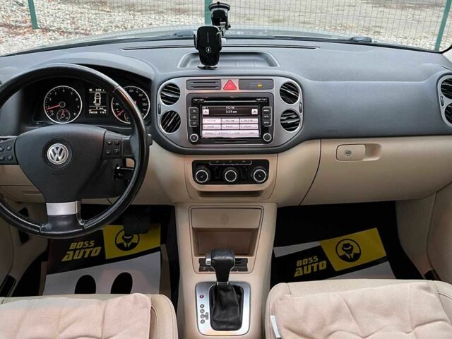 Серый Фольксваген Тигуан, объемом двигателя 2 л и пробегом 244 тыс. км за 11000 $, фото 10 на Automoto.ua