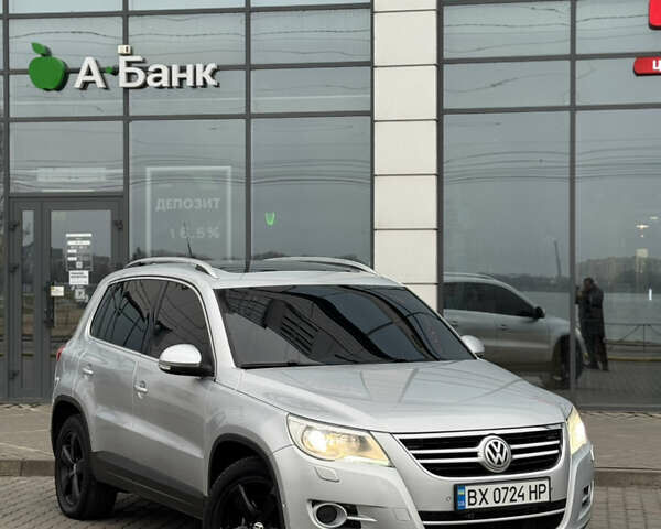 Серый Фольксваген Тигуан, объемом двигателя 2 л и пробегом 225 тыс. км за 11500 $, фото 7 на Automoto.ua