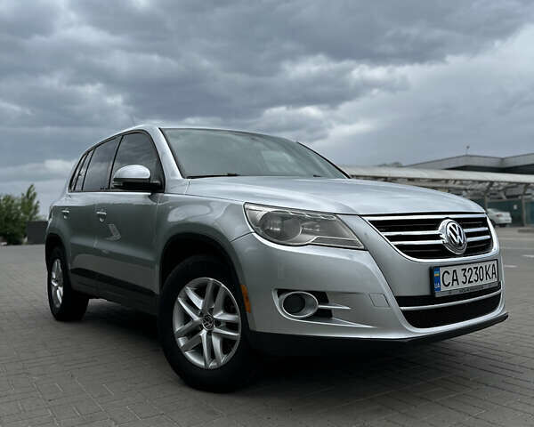 Серый Фольксваген Тигуан, объемом двигателя 1.98 л и пробегом 251 тыс. км за 9200 $, фото 1 на Automoto.ua