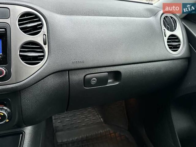 Серый Фольксваген Тигуан, объемом двигателя 2 л и пробегом 285 тыс. км за 10450 $, фото 23 на Automoto.ua