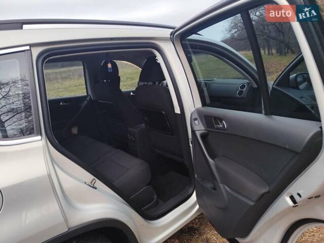 Сірий Фольксваген Тігуан, об'ємом двигуна 2 л та пробігом 194 тис. км за 10800 $, фото 8 на Automoto.ua