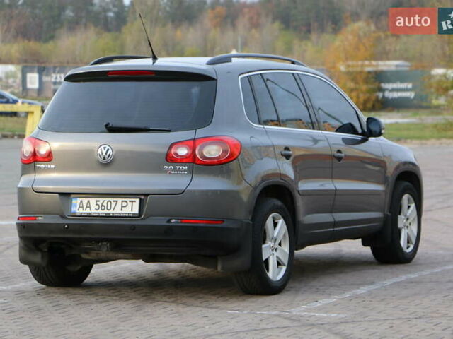 Серый Фольксваген Тигуан, объемом двигателя 2 л и пробегом 219 тыс. км за 12300 $, фото 5 на Automoto.ua