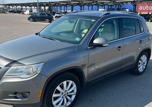 Сірий Фольксваген Тігуан, об'ємом двигуна 1.98 л та пробігом 250 тис. км за 10100 $, фото 4 на Automoto.ua