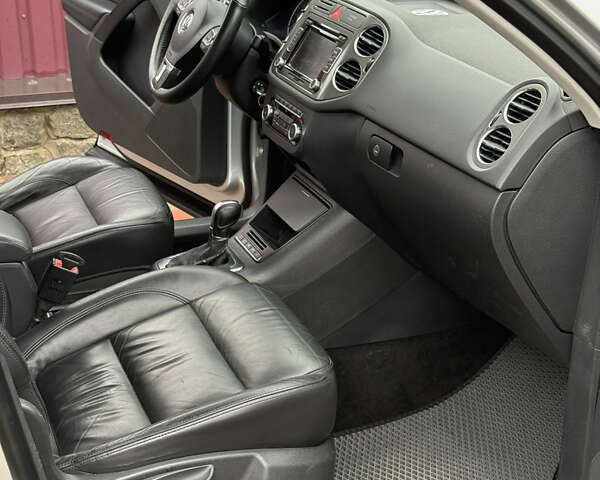 Сірий Фольксваген Тігуан, об'ємом двигуна 1.97 л та пробігом 250 тис. км за 11900 $, фото 33 на Automoto.ua