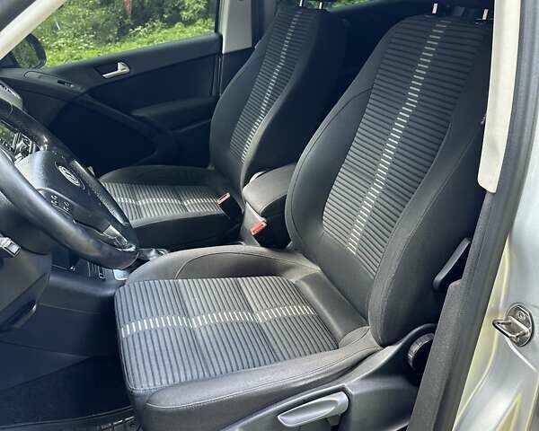 Сірий Фольксваген Тігуан, об'ємом двигуна 2 л та пробігом 268 тис. км за 11600 $, фото 34 на Automoto.ua