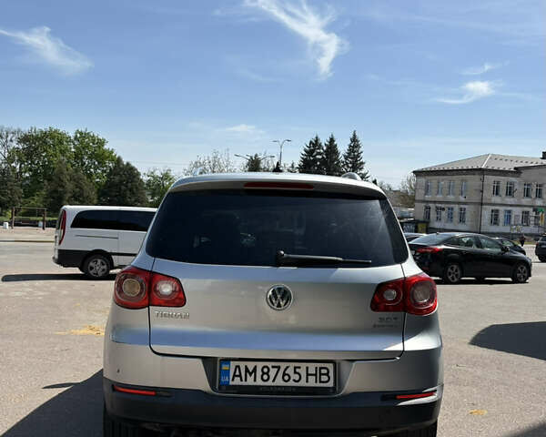 Серый Фольксваген Тигуан, объемом двигателя 1.98 л и пробегом 175 тыс. км за 10000 $, фото 3 на Automoto.ua