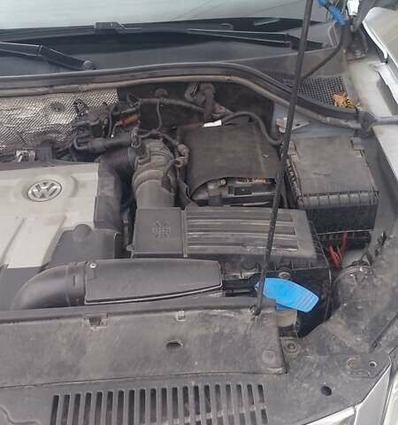 Сірий Фольксваген Тігуан, об'ємом двигуна 2 л та пробігом 250 тис. км за 10800 $, фото 12 на Automoto.ua