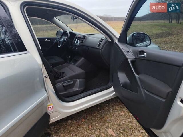 Сірий Фольксваген Тігуан, об'ємом двигуна 2 л та пробігом 194 тис. км за 10800 $, фото 7 на Automoto.ua