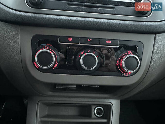 Серый Фольксваген Тигуан, объемом двигателя 1.98 л и пробегом 240 тыс. км за 11500 $, фото 32 на Automoto.ua