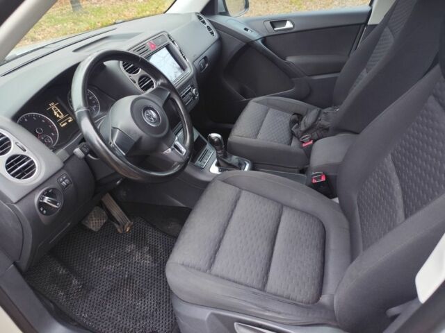 Серый Фольксваген Тигуан, объемом двигателя 2 л и пробегом 194 тыс. км за 10800 $, фото 6 на Automoto.ua