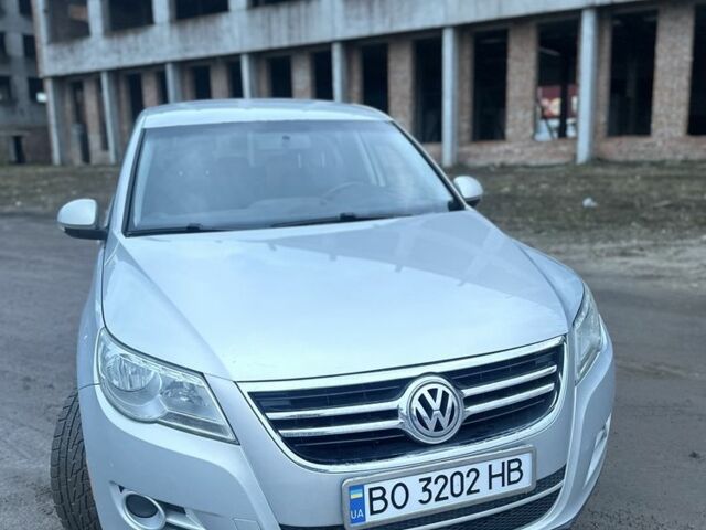 Сірий Фольксваген Тігуан, об'ємом двигуна 2 л та пробігом 300 тис. км за 9000 $, фото 1 на Automoto.ua