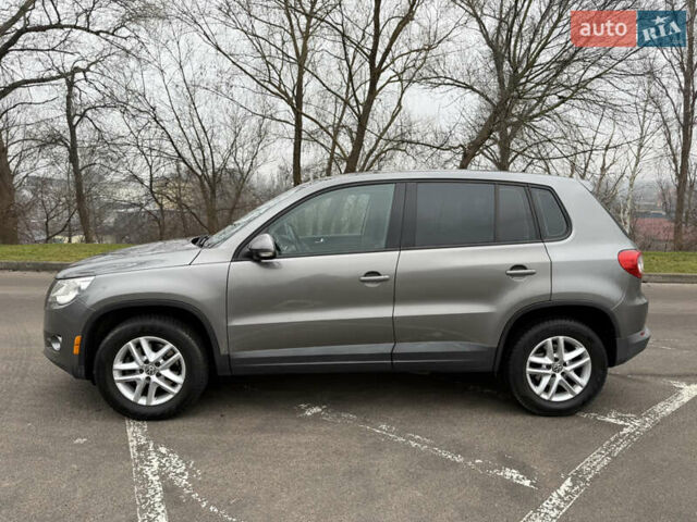 Сірий Фольксваген Тігуан, об'ємом двигуна 2 л та пробігом 243 тис. км за 9900 $, фото 7 на Automoto.ua
