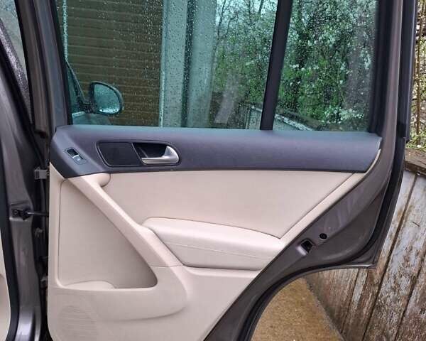 Серый Фольксваген Тигуан, объемом двигателя 1.97 л и пробегом 223 тыс. км за 15800 $, фото 26 на Automoto.ua