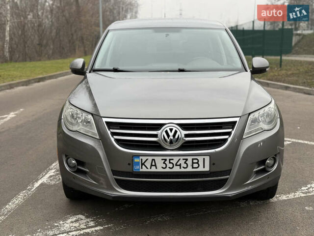 Сірий Фольксваген Тігуан, об'ємом двигуна 2 л та пробігом 243 тис. км за 9900 $, фото 1 на Automoto.ua