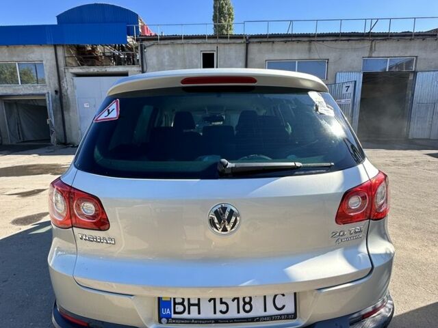 Серый Фольксваген Тигуан, объемом двигателя 2 л и пробегом 132 тыс. км за 10900 $, фото 5 на Automoto.ua