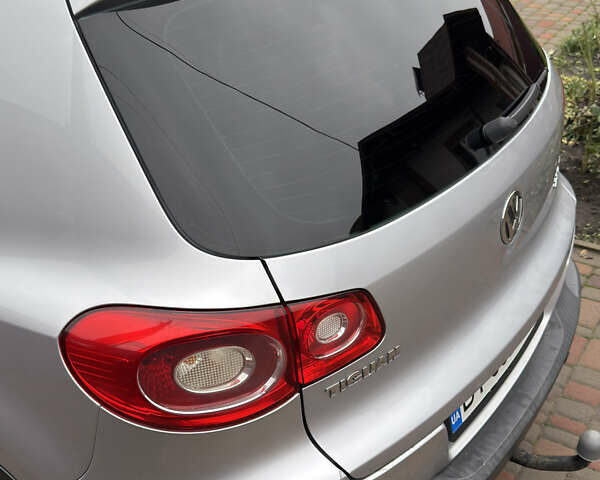 Сірий Фольксваген Тігуан, об'ємом двигуна 1.97 л та пробігом 250 тис. км за 11900 $, фото 12 на Automoto.ua