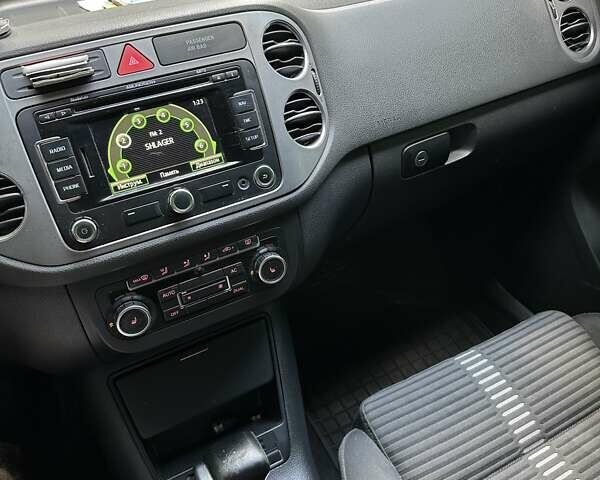 Сірий Фольксваген Тігуан, об'ємом двигуна 2 л та пробігом 268 тис. км за 11600 $, фото 8 на Automoto.ua