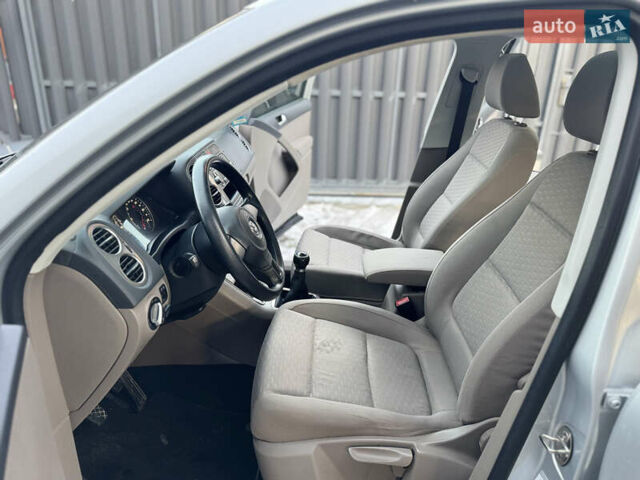 Сірий Фольксваген Тігуан, об'ємом двигуна 2 л та пробігом 157 тис. км за 9900 $, фото 19 на Automoto.ua