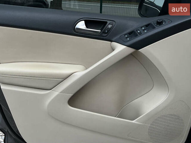 Серый Фольксваген Тигуан, объемом двигателя 1.98 л и пробегом 244 тыс. км за 11000 $, фото 24 на Automoto.ua