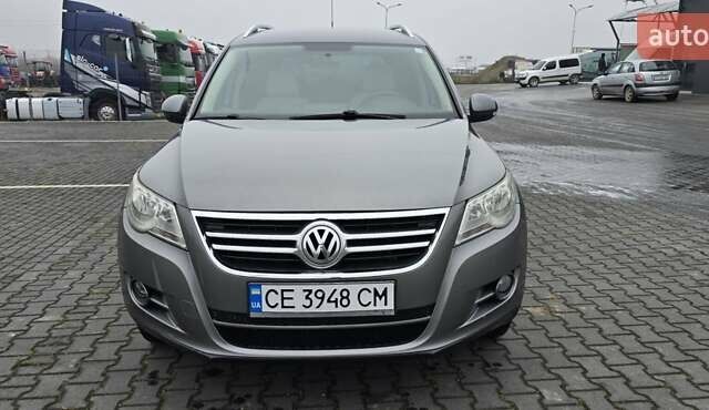 Сірий Фольксваген Тігуан, об'ємом двигуна 2 л та пробігом 191 тис. км за 9200 $, фото 4 на Automoto.ua