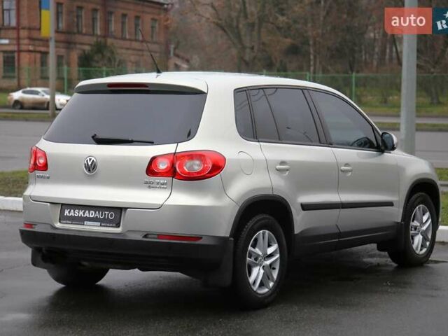 Серый Фольксваген Тигуан, объемом двигателя 2 л и пробегом 152 тыс. км за 10500 $, фото 5 на Automoto.ua