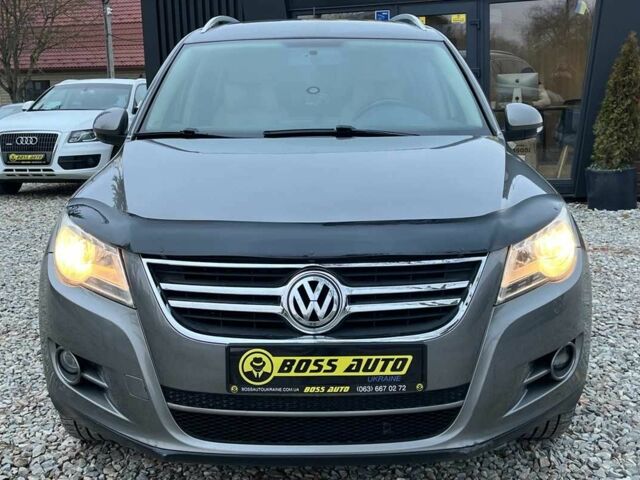 Серый Фольксваген Тигуан, объемом двигателя 2 л и пробегом 244 тыс. км за 11000 $, фото 2 на Automoto.ua