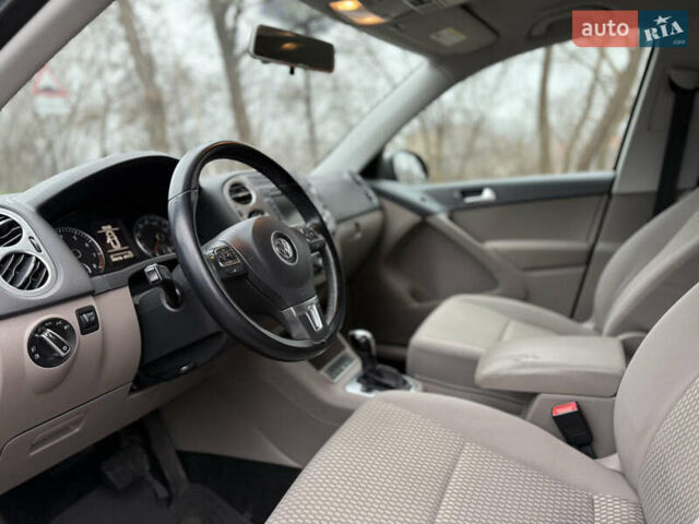 Сірий Фольксваген Тігуан, об'ємом двигуна 2 л та пробігом 243 тис. км за 9900 $, фото 8 на Automoto.ua