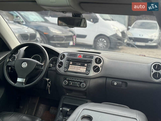 Серый Фольксваген Тигуан, объемом двигателя 2 л и пробегом 225 тыс. км за 11500 $, фото 45 на Automoto.ua