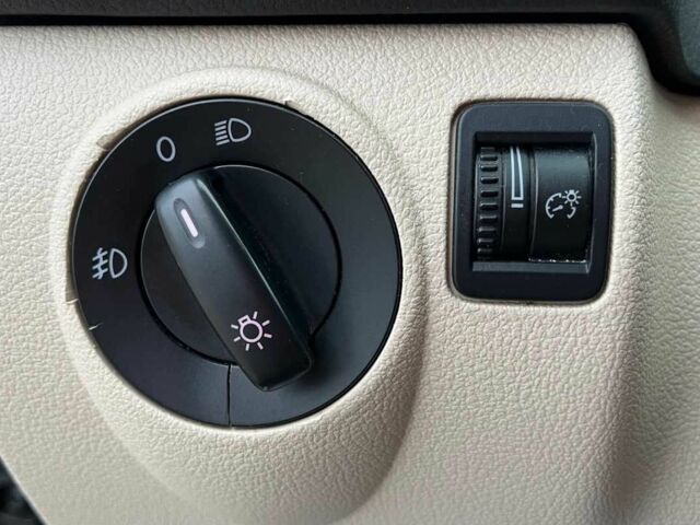 Серый Фольксваген Тигуан, объемом двигателя 2 л и пробегом 244 тыс. км за 11000 $, фото 13 на Automoto.ua