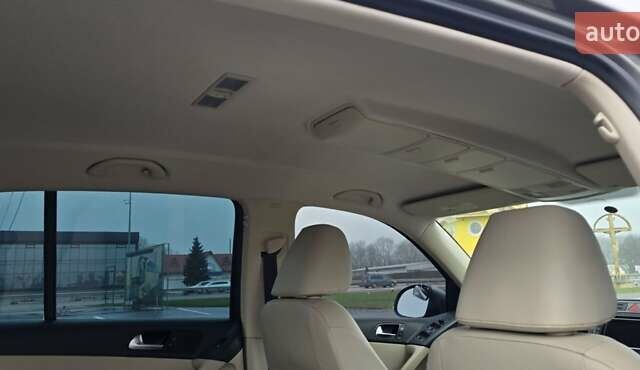 Сірий Фольксваген Тігуан, об'ємом двигуна 2 л та пробігом 191 тис. км за 9200 $, фото 20 на Automoto.ua