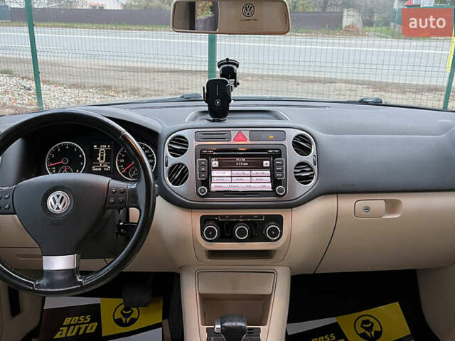 Серый Фольксваген Тигуан, объемом двигателя 1.98 л и пробегом 244 тыс. км за 11000 $, фото 11 на Automoto.ua