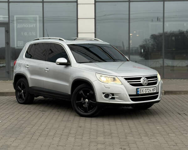 Серый Фольксваген Тигуан, объемом двигателя 2 л и пробегом 225 тыс. км за 11500 $, фото 6 на Automoto.ua
