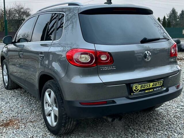Серый Фольксваген Тигуан, объемом двигателя 2 л и пробегом 244 тыс. км за 11000 $, фото 5 на Automoto.ua