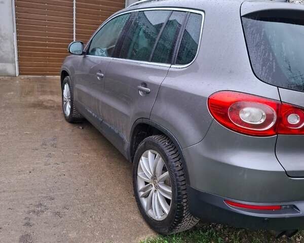 Серый Фольксваген Тигуан, объемом двигателя 1.97 л и пробегом 223 тыс. км за 15800 $, фото 3 на Automoto.ua