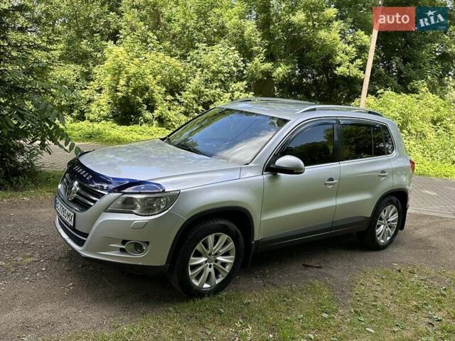 Сірий Фольксваген Тігуан, об'ємом двигуна 2 л та пробігом 268 тис. км за 11600 $, фото 2 на Automoto.ua