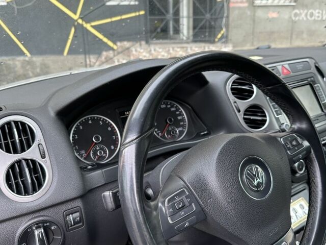 Серый Фольксваген Тигуан, объемом двигателя 2 л и пробегом 132 тыс. км за 10900 $, фото 15 на Automoto.ua