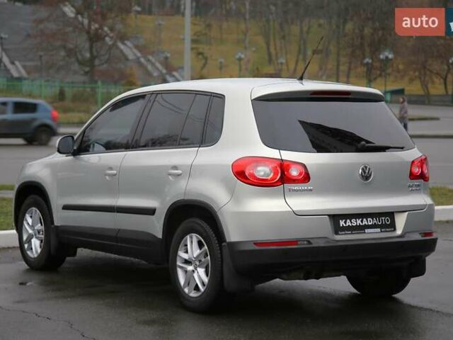 Серый Фольксваген Тигуан, объемом двигателя 2 л и пробегом 152 тыс. км за 10500 $, фото 3 на Automoto.ua