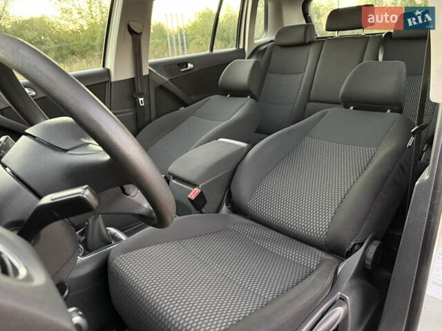 Серый Фольксваген Тигуан, объемом двигателя 1.97 л и пробегом 160 тыс. км за 13950 $, фото 64 на Automoto.ua