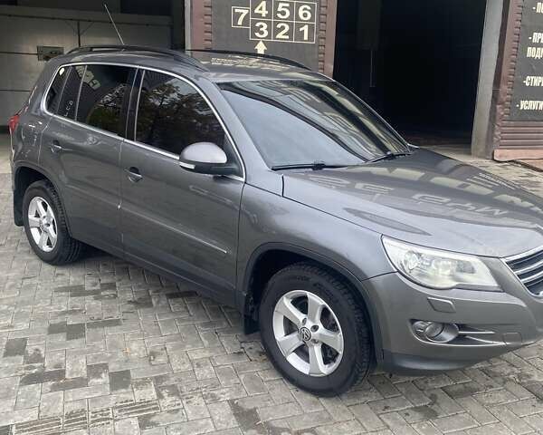 Сірий Фольксваген Тігуан, об'ємом двигуна 1.98 л та пробігом 167 тис. км за 10500 $, фото 2 на Automoto.ua