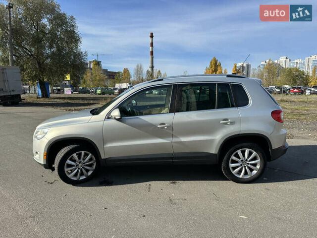 Сірий Фольксваген Тігуан, об'ємом двигуна 2 л та пробігом 295 тис. км за 8700 $, фото 3 на Automoto.ua