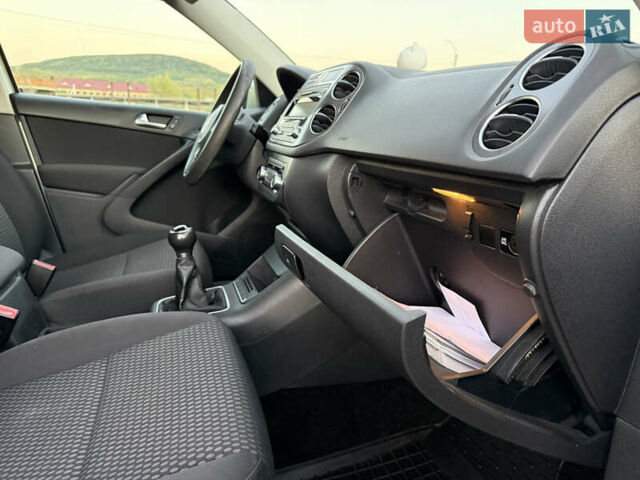 Серый Фольксваген Тигуан, объемом двигателя 1.97 л и пробегом 160 тыс. км за 13950 $, фото 48 на Automoto.ua