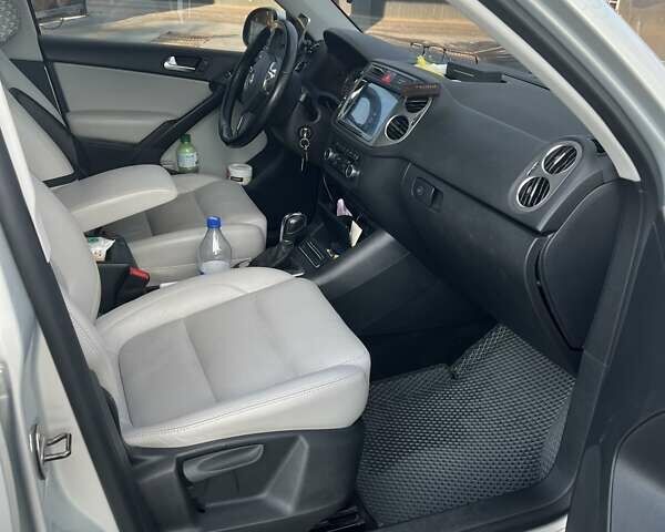 Серый Фольксваген Тигуан, объемом двигателя 1.98 л и пробегом 161 тыс. км за 13200 $, фото 9 на Automoto.ua