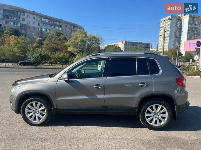 Серый Фольксваген Тигуан, объемом двигателя 2 л и пробегом 201 тыс. км за 11400 $, фото 8 на Automoto.ua