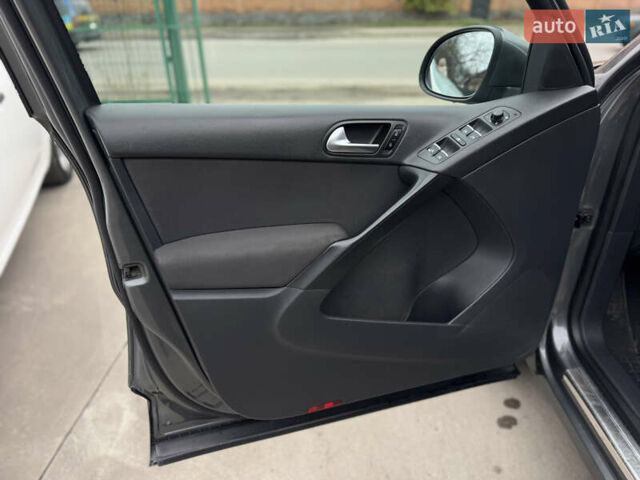 Серый Фольксваген Тигуан, объемом двигателя 2 л и пробегом 285 тыс. км за 10999 $, фото 23 на Automoto.ua