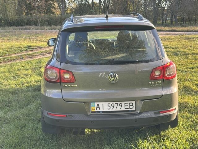 Сірий Фольксваген Тігуан, об'ємом двигуна 2 л та пробігом 203 тис. км за 10800 $, фото 3 на Automoto.ua