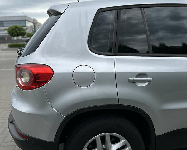 Серый Фольксваген Тигуан, объемом двигателя 1.98 л и пробегом 251 тыс. км за 9200 $, фото 24 на Automoto.ua