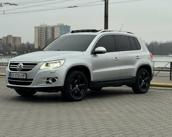 Серый Фольксваген Тигуан, объемом двигателя 2 л и пробегом 225 тыс. км за 11500 $, фото 33 на Automoto.ua