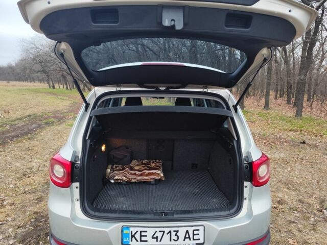 Серый Фольксваген Тигуан, объемом двигателя 2 л и пробегом 194 тыс. км за 10800 $, фото 11 на Automoto.ua