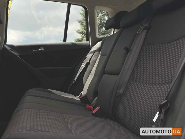 Сірий Фольксваген Тігуан, об'ємом двигуна 2 л та пробігом 265 тис. км за 10500 $, фото 9 на Automoto.ua