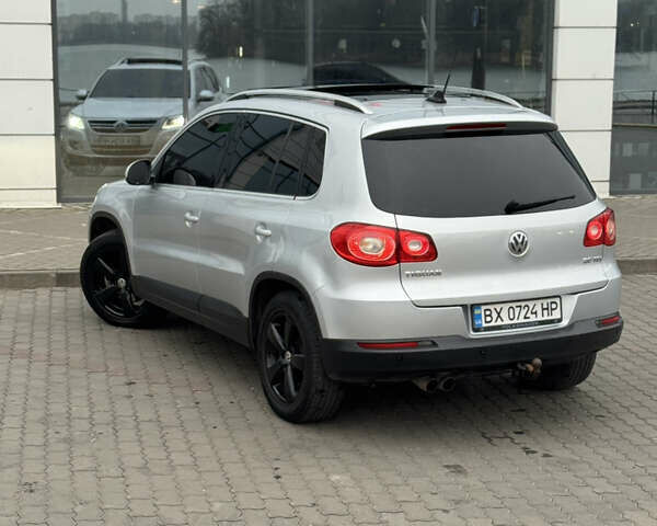 Серый Фольксваген Тигуан, объемом двигателя 2 л и пробегом 225 тыс. км за 11500 $, фото 89 на Automoto.ua